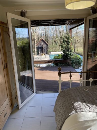 Ground floor double bedroom.